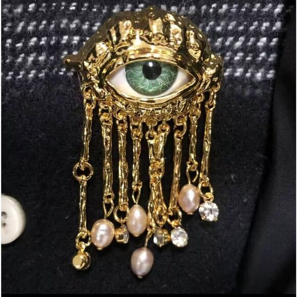 NWOT Surrealist Gold Tone Dangle Brooch Pin - Picture 2 of 6